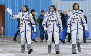 国际空间站两名宇航员下周将太空行走，修复受损机械臂