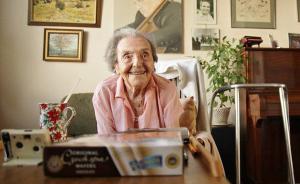 断片|109岁仍轻松地弹巴赫，她的乐观是“超强传染病毒”