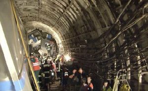 连线|莫斯科地铁脱轨21人死亡，两中国男子遇难