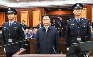 广州市委原书记万庆良被控受贿1.1亿余元，当庭认罪痛哭