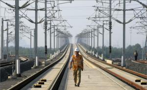 中国高铁运营里程达1.9万公里，四纵四横主骨架基本建成