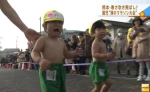 日本幼儿园冬天举办赤膊路跑，这种意志锻炼中国父母该学吗？