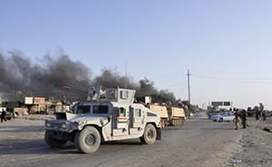 快新闻|伊拉克一囚车遇袭，造成52名囚犯8名警察死亡