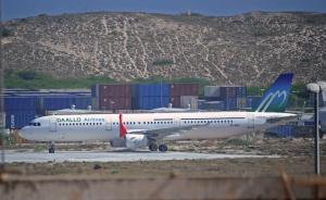 索马里确认客机遭炸弹袭击：一人被吸出机舱坠亡，疑是袭击者