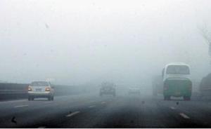 迷雾致上海及江浙多条高速限速，有浦东机场航班备降附近机场
