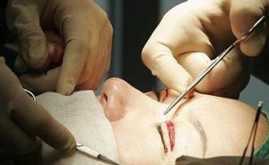 深圳25岁女子割双眼皮死于手术台，医院称系麻醉问题负全责