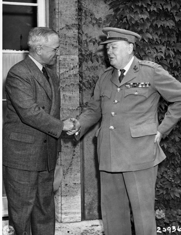 12Truman-greeting-Churchill-during-the-Potsdam-Conference