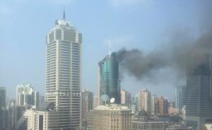 上海市区一医院大楼做饭时突发大火，不到一小时被扑灭无伤亡