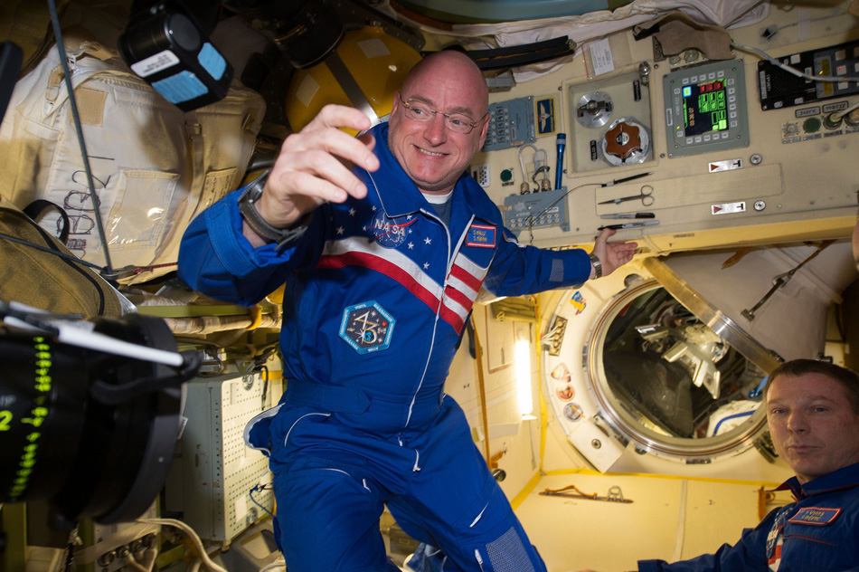 3-2016-02-29T165909Z_552922609_TM3EC2T0WQ901_RTRMADP_3_SPACE-STATION-ASTRONAUTS