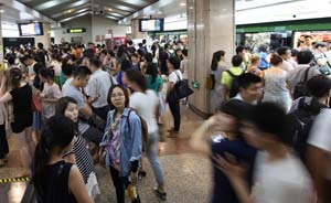 一旦出现航班延误红色预警，上海地铁将增开加班车运客