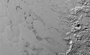 冥王星上发现“雪山”：山顶被“有着异星情调的冰雪”覆盖