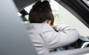 中国睡眠研究会：8成重大交通事故与司机睡眠不足有关