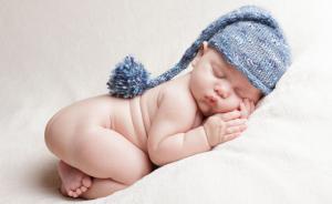 吃奶睡、抱着睡、电视看得多，都可能让婴幼儿睡不好