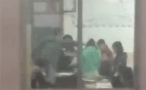 甘肃通报中学教师教室内殴打数名女生：已停职，将严肃处理