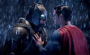 蝙蝠侠与超人为什么要打一架