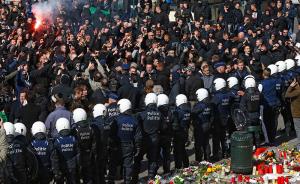 比利时300余名足球流氓扰乱恐袭悼念活动，遭警方水枪驱散