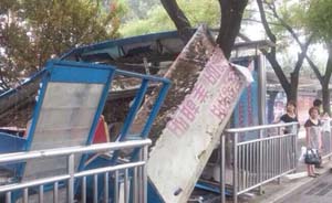 北京市部分区域报刊亭遭拆除，网友称“报纸都买不到了” 