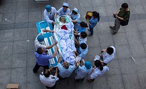 昆山工厂爆炸伤员急需用血，上海瑞金医院专家赶赴增援救治