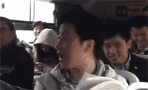 女子在上海公交车大声朗读英语，被劝阻后回击他人“没素质”