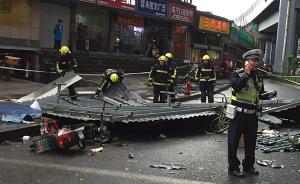 杭州市区大风吹落住宅楼彩钢屋顶，两行人被砸中一死一伤