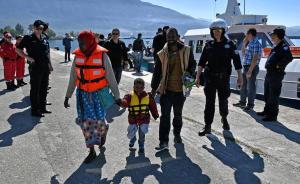 一难民船在地中海倾覆或已致500人遇难