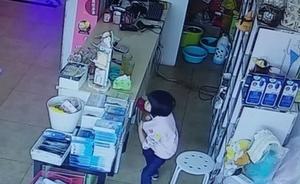 陕西一女童护肤品店内5秒偷走iPhone6，监控拍下全程