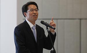 中联办主任：中央要求香港特首爱国天经地义