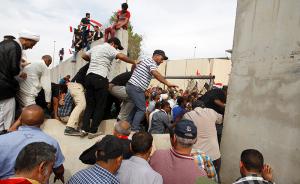 数千示威者闯国会大厦要求改组内阁，伊拉克政治危机再度升级