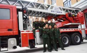 上海消防迪士尼中队演练奇幻城堡灭火救援，还要突击学英语