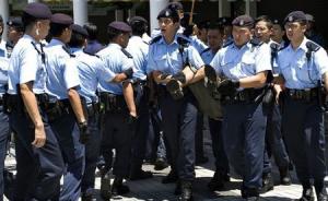 香港警方大规模反三合会行动拘捕50人，包括7名高层成员