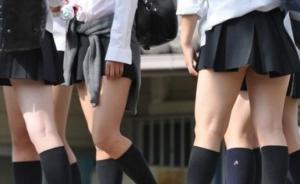 北大医学部被指强制女生跳短裙操，校方回应：统一发打底裤