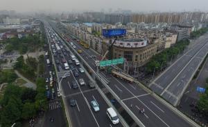 上海中环被卡车压坏次日：高架部分拥堵，地铁加密班次仍略挤