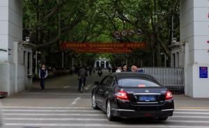 武汉高校收取车辆穿行费被指于法无据，校方回应“踢皮球”