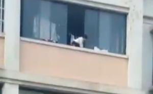 江苏四岁女童阳台爬出窗外命悬一线，男子徒手攀上6楼救援
