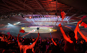 现场图集|南京青奥会开幕，奥委会主席提议自拍捕捉美好时刻