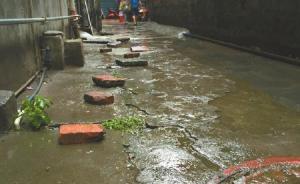 四川简阳海底捞油污堵下水道遭投诉，一下雨小区变“鞋底捞”