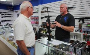 美国奥兰多枪击案中的AR-15步枪，在佛州很容易买到