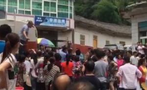 四川通江干旱居民排队领水起冲突，民警鸣枪时一女子抢枪被拘