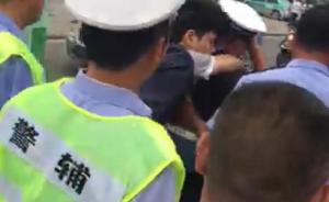 江苏建湖回应“交警打晕16岁学生”：警方未打，其突然倒地