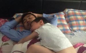 “连续加班后和衣睡被儿子紧抱”的江苏民警：这样工作是常态