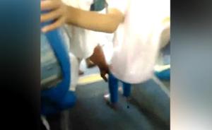 福州男子被曝公交上摸小学生大腿：5次伸手，中学生拍下视频
