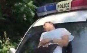 辽宁一孕妇躺警车上阻挠交警查丈夫酒驾，警方：给予训诫教育