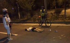 江西一女子被专业夜骑自行车撞倒后死亡，疑后脑着地