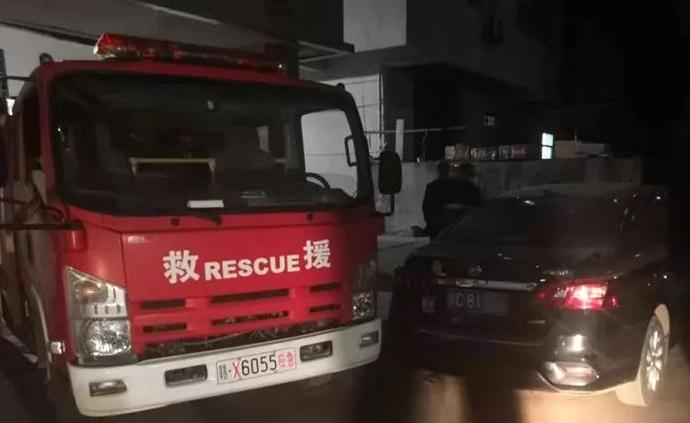 沈阳高层建筑大火消防通道被车堵，物业：小区外道路归交警管