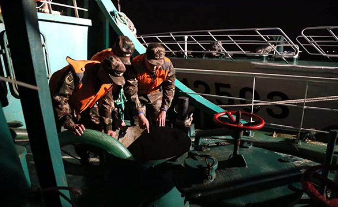上海海警局一夜抓2艘涉嫌走私油船舶，查获油品上千吨