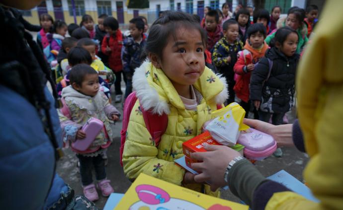 跨越千里，杭州公益组织给凯里山区小学建多功能教室