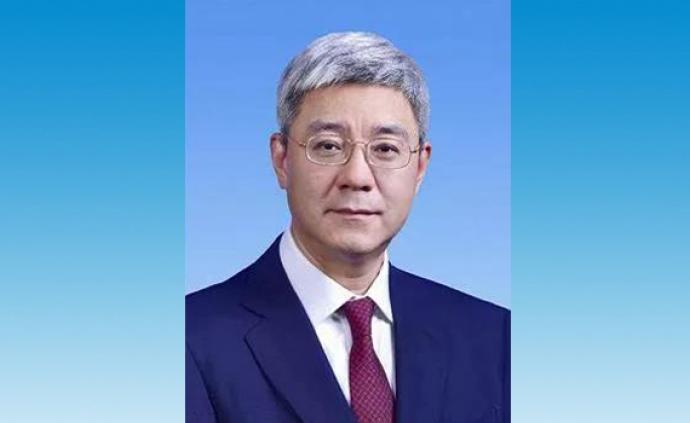 尹弘任河南省代理省长，陈润儿辞去省长职务