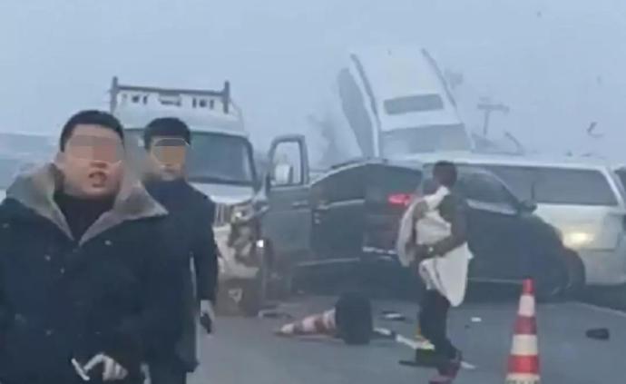 遵蓉高速贵州习水段多车连环相撞，23人受伤入院