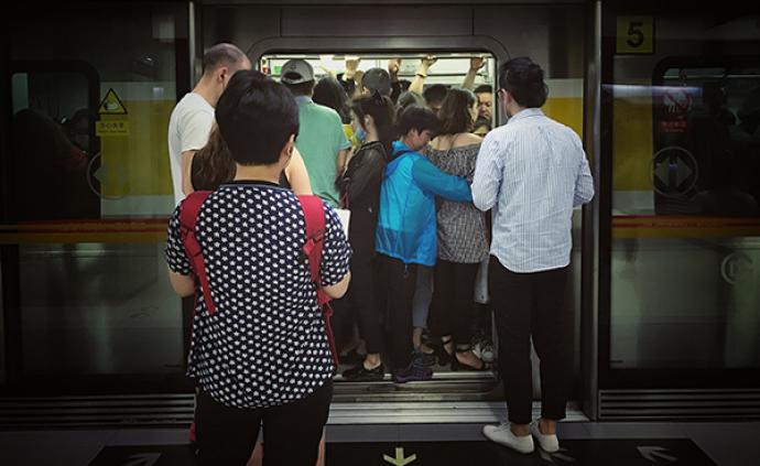 北京交通发展年报：去年早高峰时段12条地铁线“很不舒适”