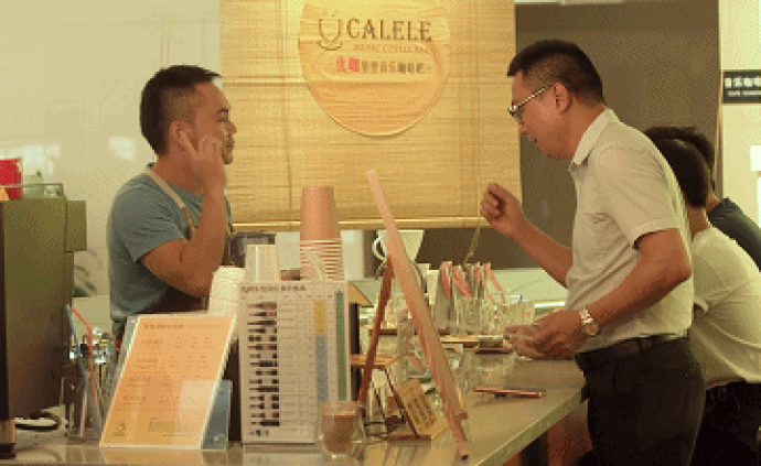大叔在深圳开了一家无声咖啡馆，我被顾客点评暖到了